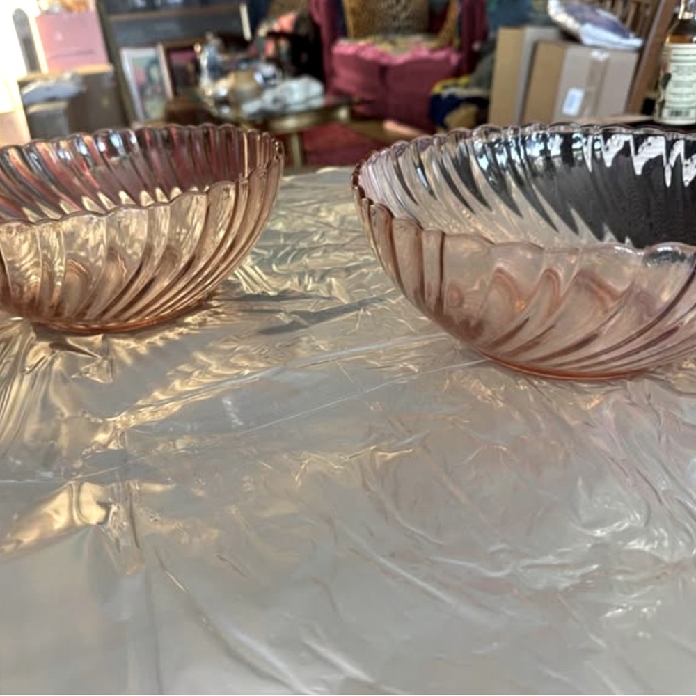 Set of two vintage pink arcoroc Rosaline swirl serving bowls